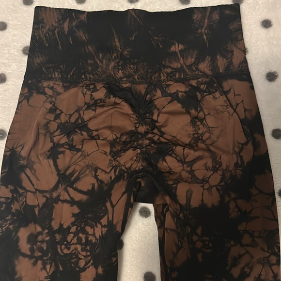 Brown & Black Scrunch Butt Leggings - Picture 1 of 3